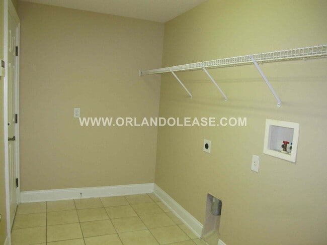 Building Photo - Spacious 4 Bed / 3.5 Bath Home in Gated Toscana