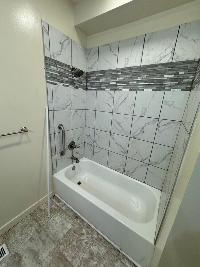Building Photo - Quiet Forested 2 Bedroom Unit