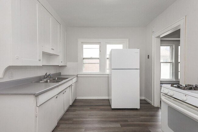 Building Photo - 4930 E 108th St