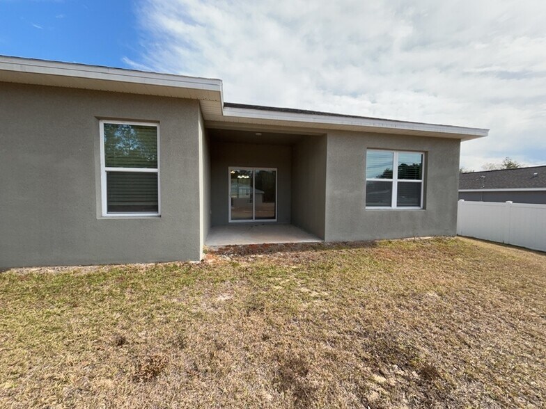 Building Photo - 8512 N Merrimac Way