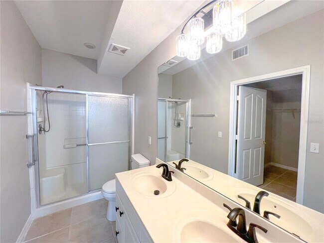 Building Photo - 2211 NW 16th Terrace