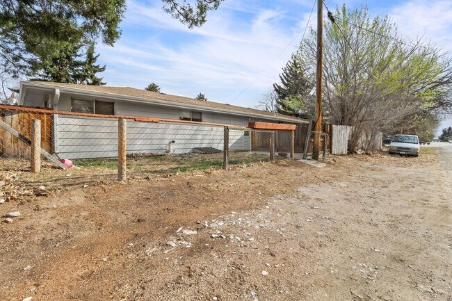 Building Photo - 1714-1716 W 8th St