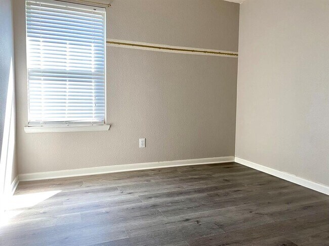 Building Photo - 21235 Bending Green Way