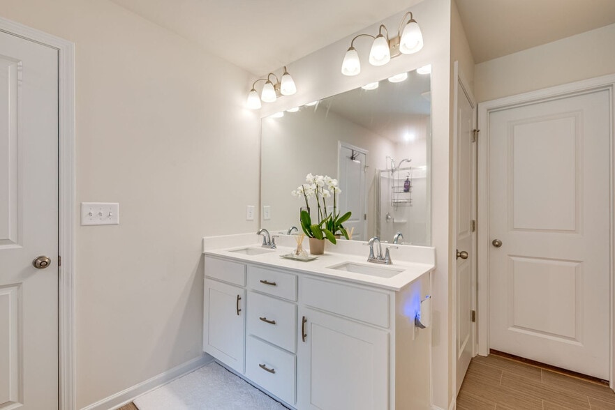Building Photo - 4252 Notting Hill Dr SW