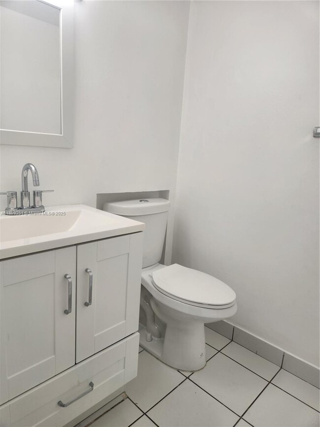 Building Photo - 802 NW 87th Ave