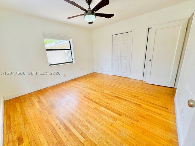 Building Photo - 410 Pinecrest Dr