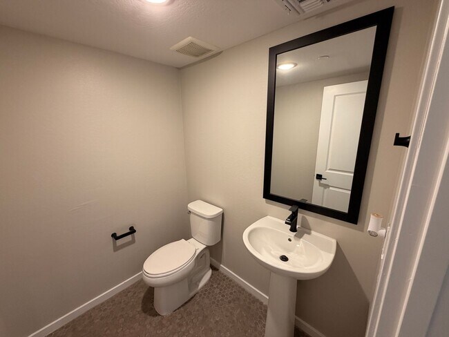 Building Photo - Stylish 3-Bedroom Retreat in the Heart of Gilbert