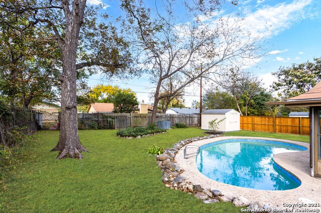 Building Photo - 1015 Cerro Alto Dr