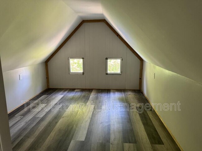 Building Photo - 126 Parsells Ave