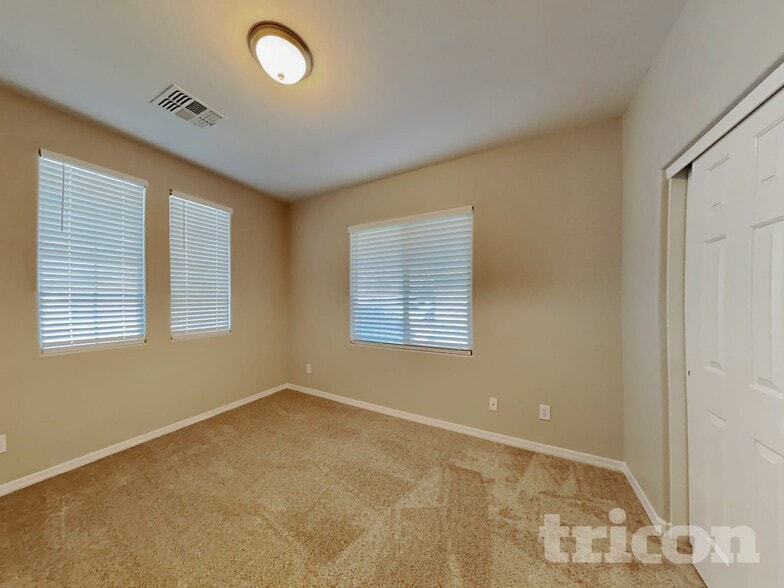 Building Photo - 2403 W Kristina Ave