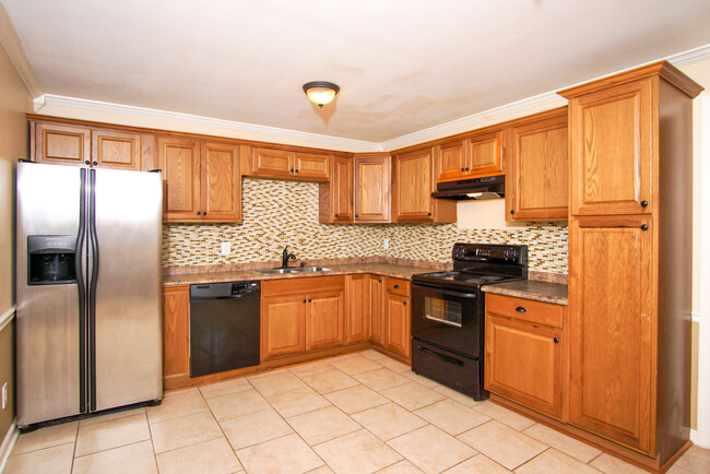 Building Photo - 3615 Marymont Dr NW