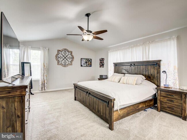 Building Photo - 15744 Beau Ridge Dr