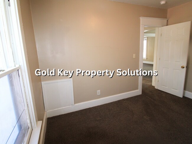 Building Photo - 2 BR 1 BA House with Dining Room and Basement SECTION 8 APPROVED