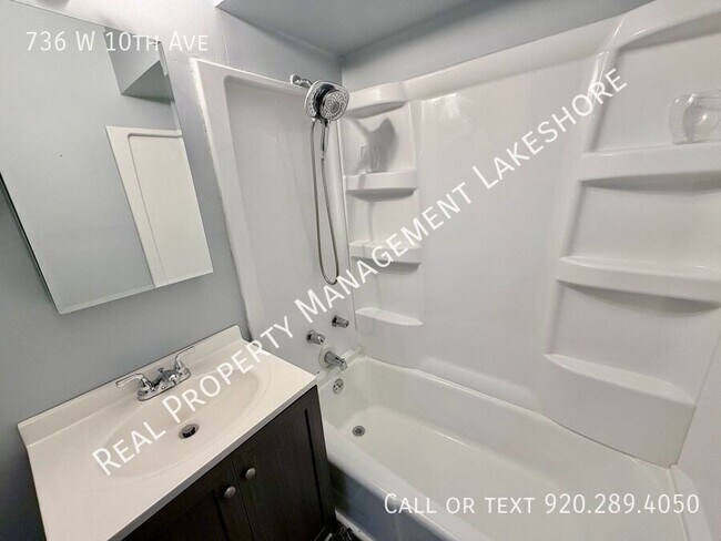 Building Photo - 736 W 10th Ave