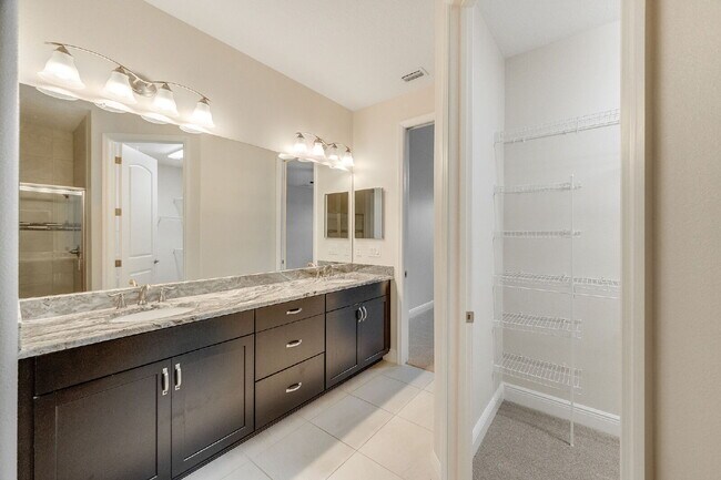Building Photo - 3 bedroom Loren Cove Unit with Access to A...