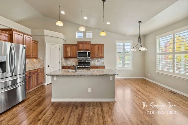 Building Photo - BEAUTIFUL 4BD + BONUS ROOM/3BA/3 CAR GARAG...