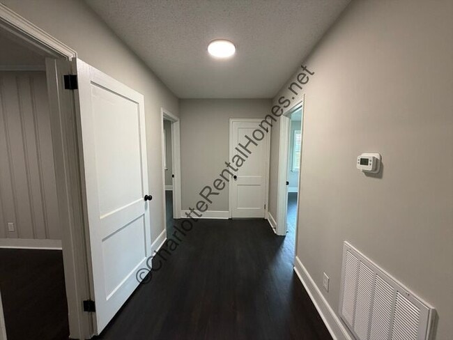 Building Photo - Updated 3 bedroom, 2 bathroom house for rent in Shelby, NC