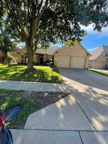 Building Photo - 1004 Royal Oaks Dr