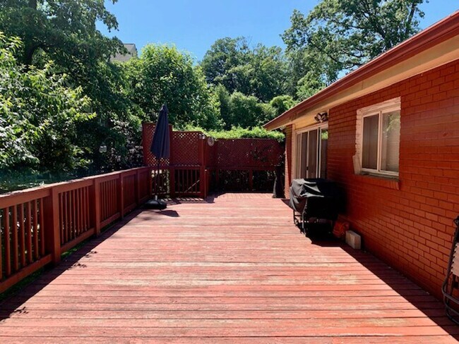 Building Photo - Light filled 2 BR plus 2 rooms, 2 FB including one in finished basement. Great location