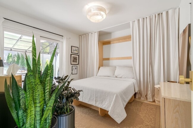 Building Photo - 3804 Lookout Dr