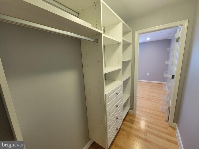 Building Photo - 4151 S Four Mile Run Dr