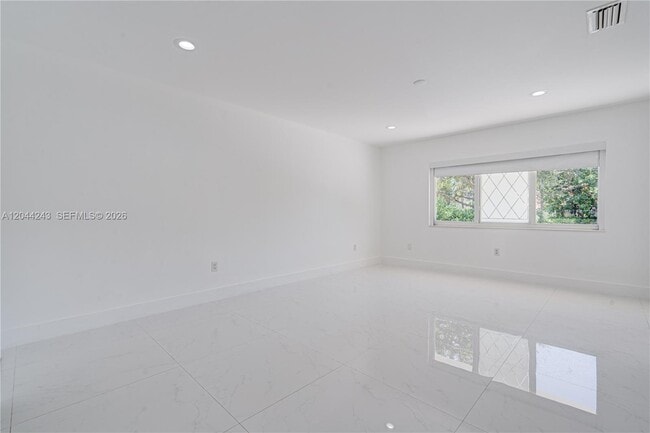 Building Photo - 773 Woodcrest Rd