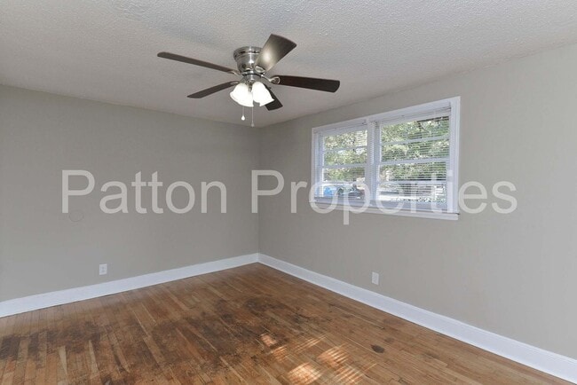 Building Photo - Belmont Home