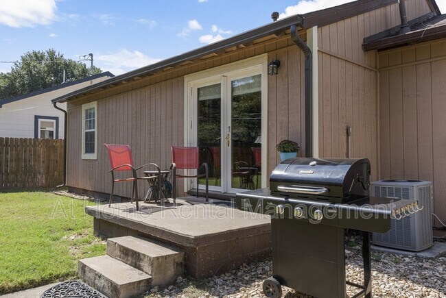 Building Photo - 4911 S Cincinnati Ave