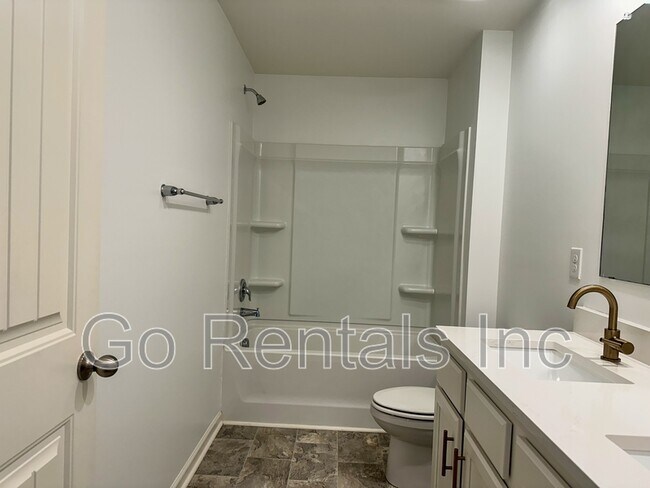 Building Photo - 236 Park View Cir