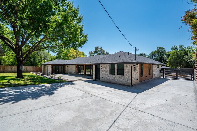 Building Photo - 6331 Linden Ln