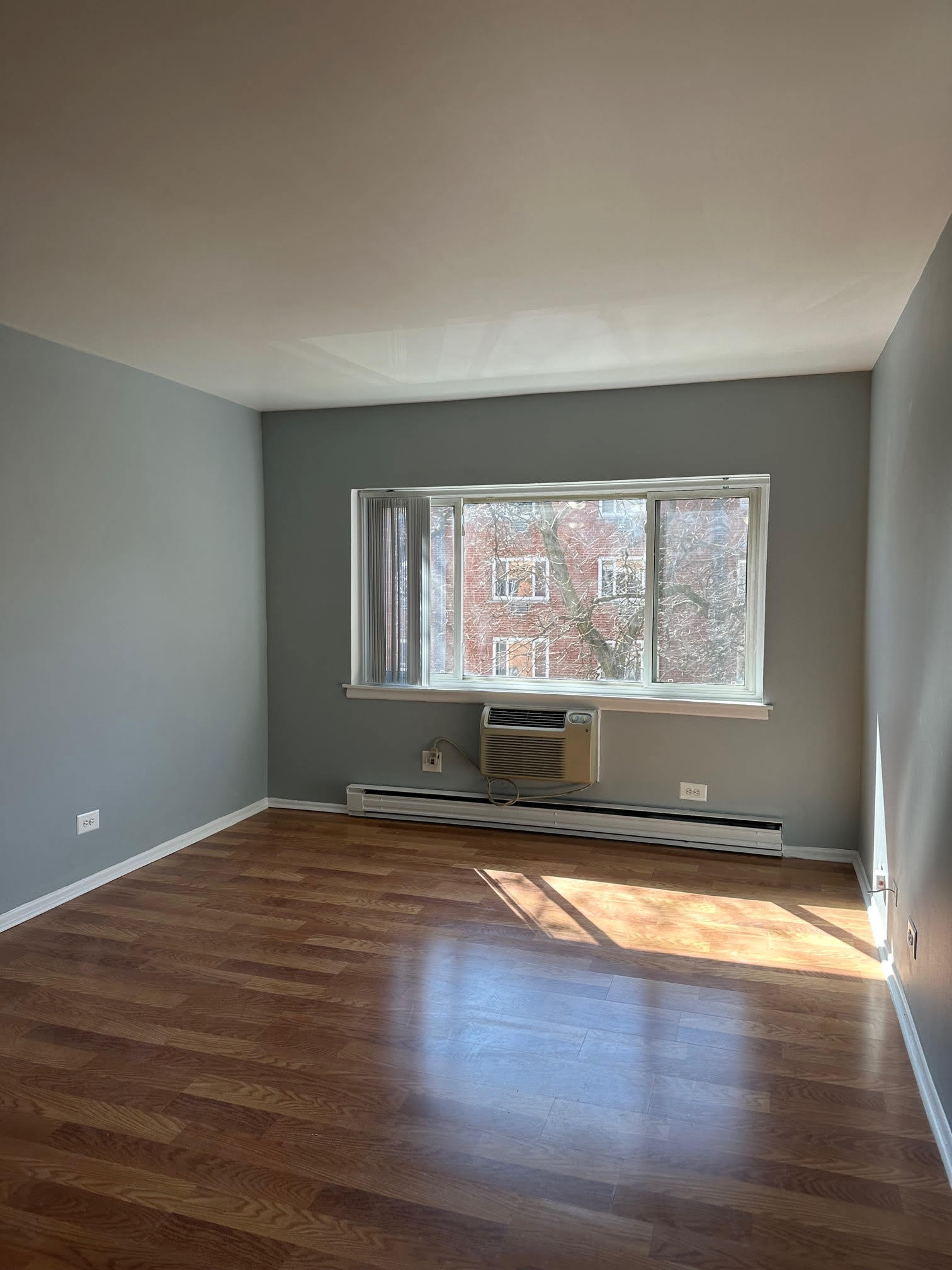 Building Photo - 3825 N Pine Grove Ave