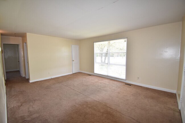 Building Photo - 486 McBain Dr