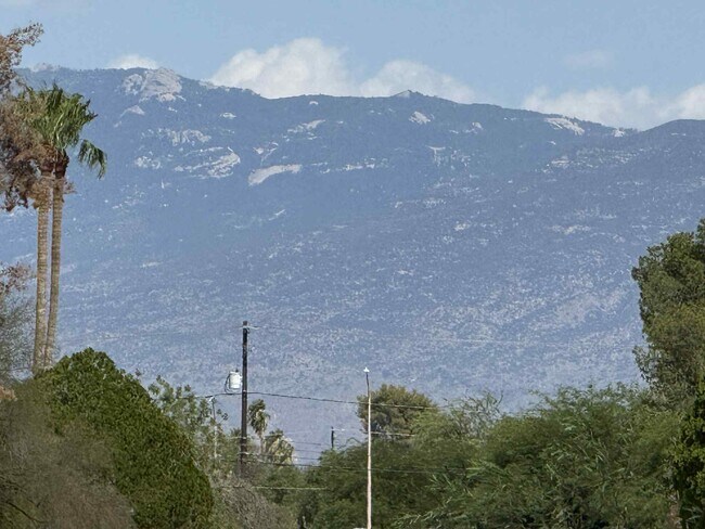 Building Photo - 4832 E 24th St