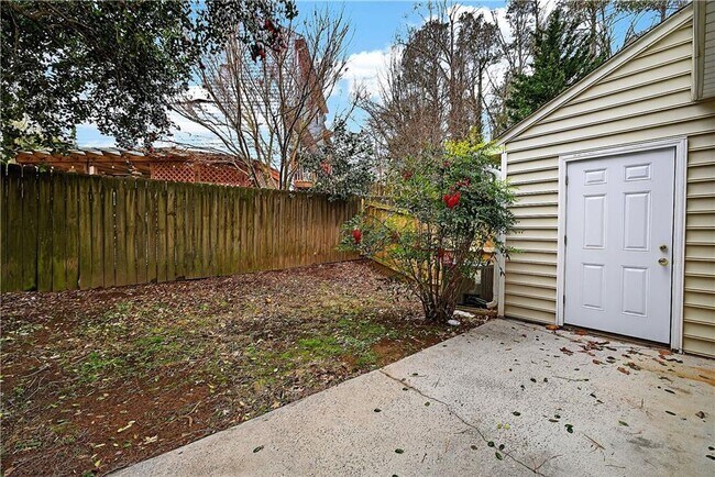 Building Photo - 679 Anderson Walk