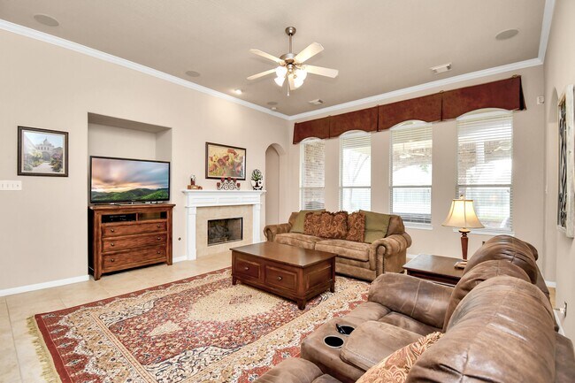 Building Photo - 8030 Crescent Knolls Dr