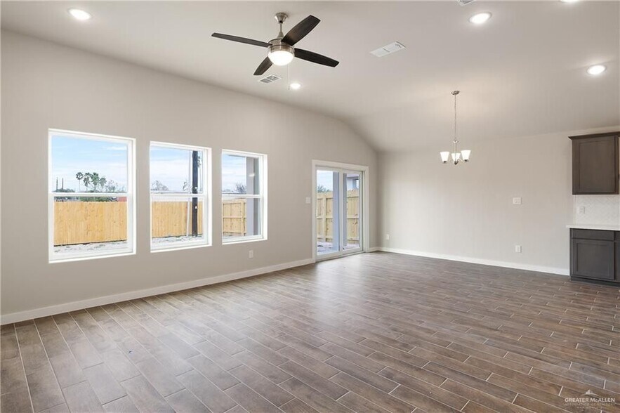 Building Photo - 5004 Oleander