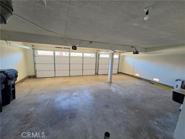 Building Photo - 8831 Sailport Dr