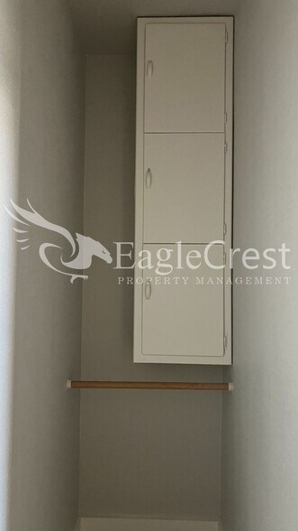 Building Photo - 105NSP