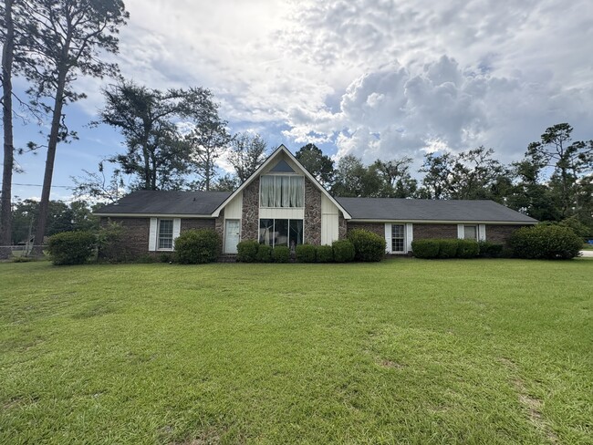 Primary Photo - 1605 Clyde Blvd