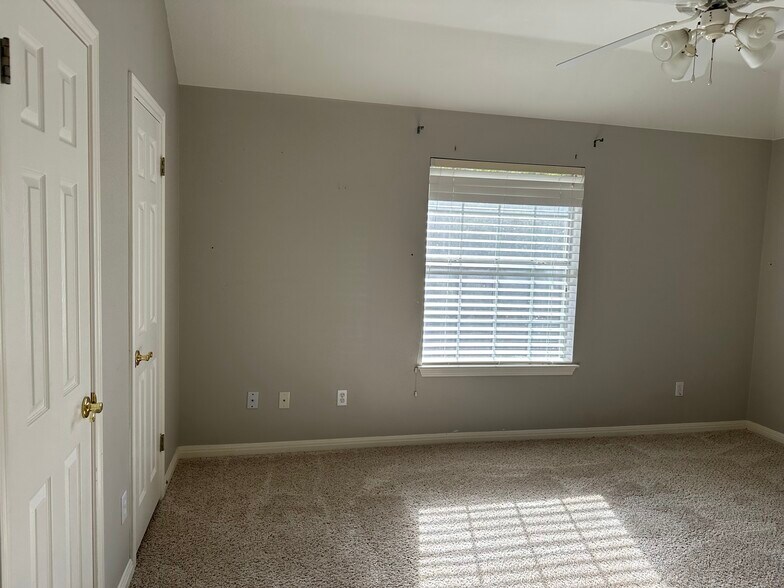 Building Photo - 10416 Canyon Vista Way