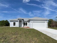Building Photo - Large 4 Bedroom 2 bath-Lake Placid