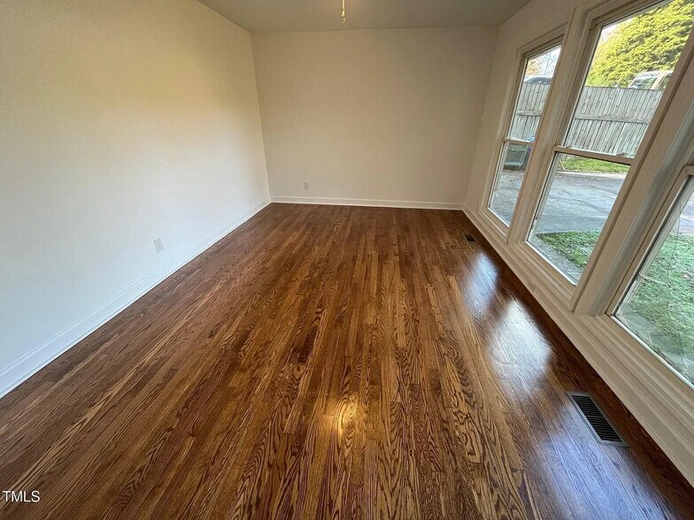 Building Photo - Room in House on Forge Rd