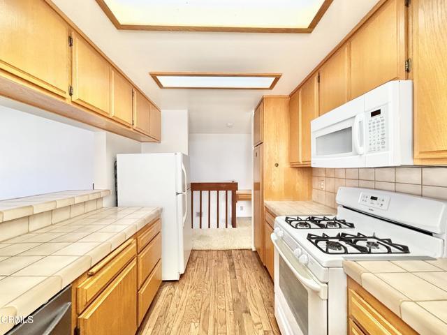 Building Photo - 272 Cahuenga Dr