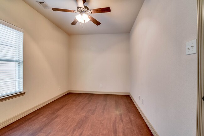 Building Photo - 2724 Forest Park Blvd