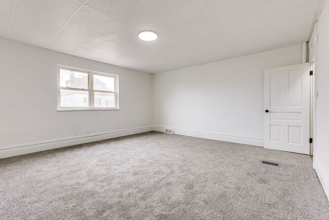 Building Photo - Fully Renovated 3BR/2BA Gem in the Heart o...