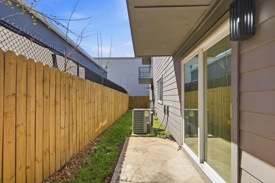 Building Photo - Gardens At Westgate