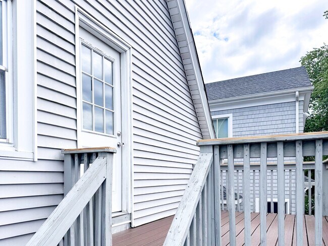 Building Photo - 66 Veres St
