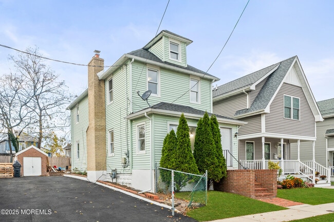 Building Photo - 11 Dewitt Ave