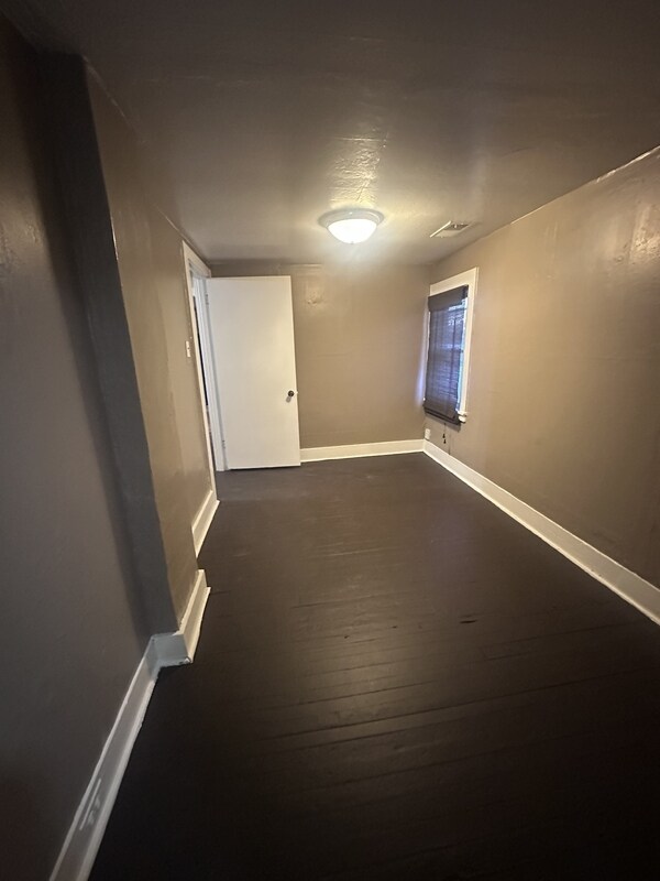 Building Photo - 2114 W 40th St