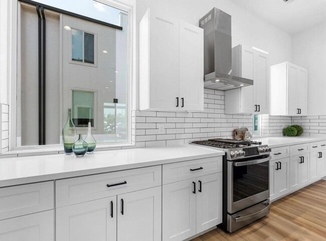 Building Photo - 5910 Val Verde St